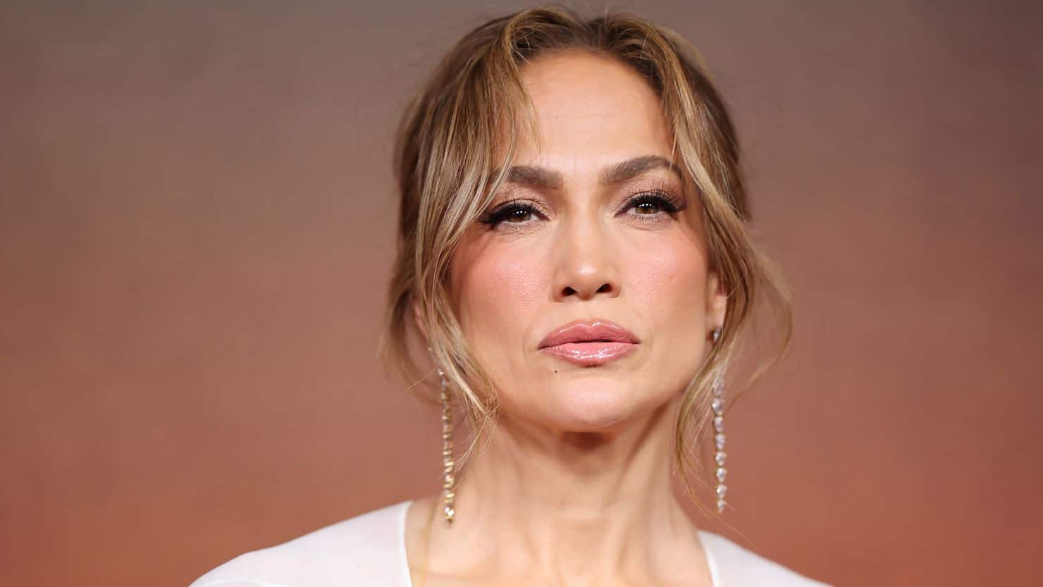 Jennifer Lopez cancels tour as she's 'taking time off to be with her  children, family and close friends' | CNN